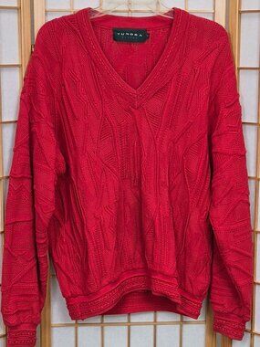 Tundra Canada solid red color men's crewneck sweater EUC size medium